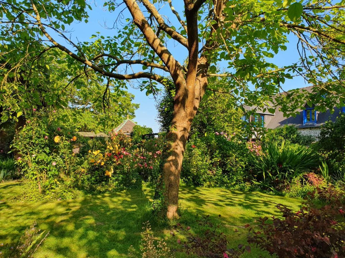 Maison En Pierre Dans Son Nid De Verdure Roz-Landrieux Екстер'єр фото